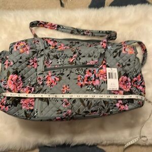 VERA BRADLEY ROSY OUTLOOK Medium Travel Duffle 💚Like New💚
